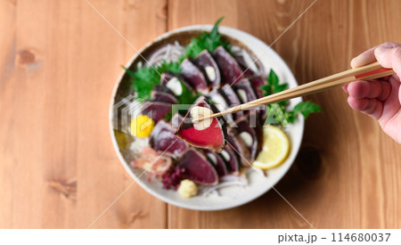 鰹のたたき ( 俯瞰撮影 )  114680037