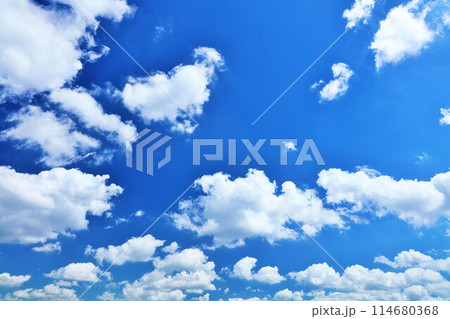 夏の青空と雲 夏の青空と雲 114680368
