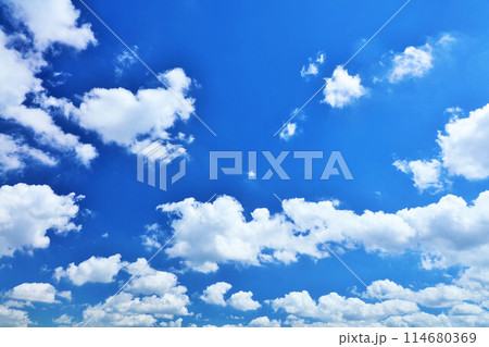 夏の青空と雲 夏の青空と雲 114680369