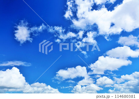 夏の青空と雲 夏の青空と雲 114680381