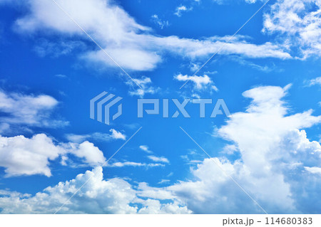 夏の青空と雲 夏の青空と雲 114680383