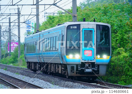 多客期輸送恒例となった特急しまんとの2000系代走 多客期輸送恒例となった特急しまんとの2000系代走 114680661