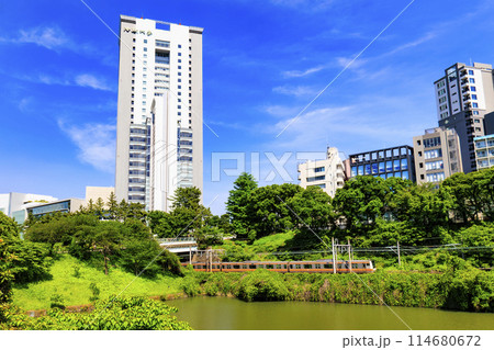 東京都　千代田区　富士見　旧江戸城外堀と中央線 114680672