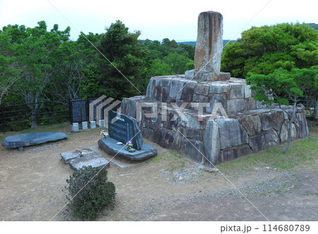 対馬の北端、鰐浦にある「朝鮮国訳官使殉難之碑」 114680789