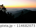 日本百名山　甲武信ヶ岳の山頂から夜明けに眺める 114682073