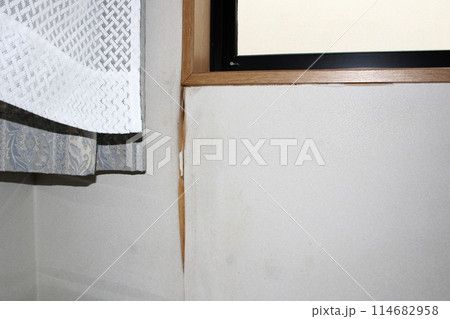 天井の雨漏り箇所・壁のクロス・写真素材 114682958