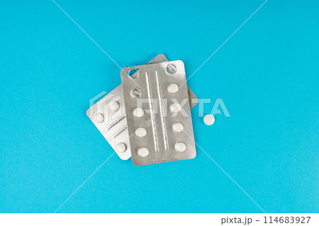 Pill Blister on Color Background, Silver Medicine Capsule Package, Drugs Packaging, Pill Pack 114683927