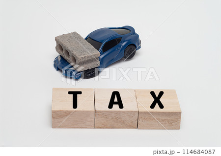 税金に押しつぶされる自動車のイメージ 114684087