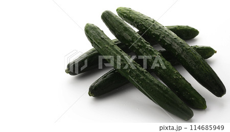 きゅうり (白背景) 114685949
