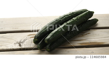 きゅうり (白背景) 114685984