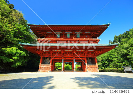 【和歌山県】快晴の高野山の大門 114686491