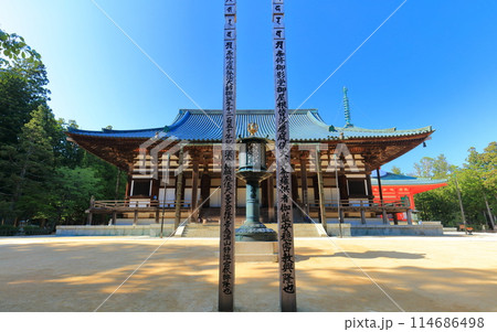 【和歌山県】快晴の高野山の壇上伽藍の金堂 114686498