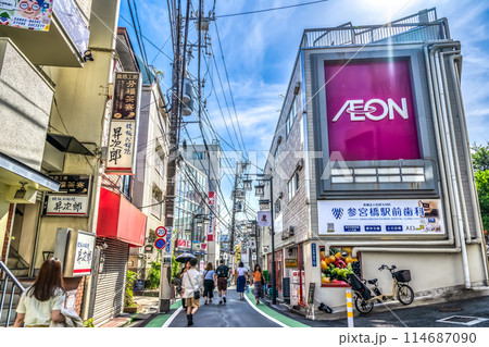 東京都渋谷区の都市風景　参宮橋駅 114687090