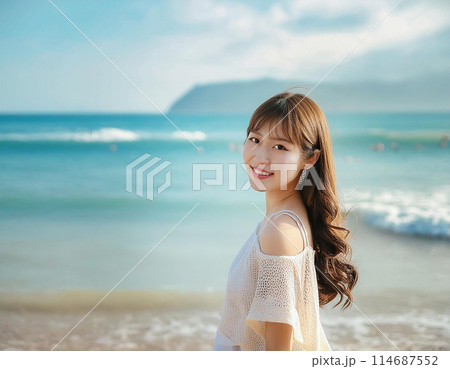 リゾート ビーチを歩く若い女性 リゾート ビーチを歩く若い女性 114687552