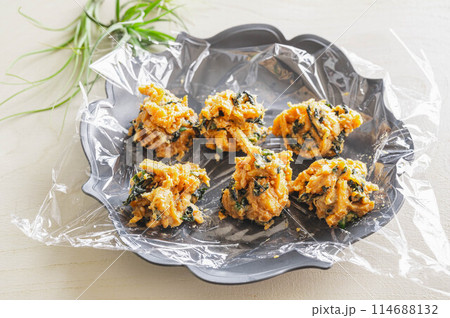 手作りの味噌玉 手作りの味噌玉 114688132