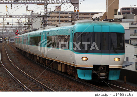 大阪環状線を通過する特急くろしお：283系／オーシャンアロー車両（京都⇔新宮） 114688168