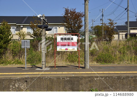 田舎にある無人駅のホーム 田舎にある無人駅のホーム 114688980