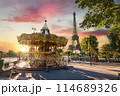 Carousel in the center of Paris 114689326