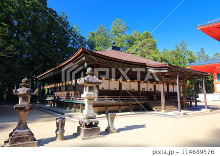 【和歌山県】快晴の高野山の壇上伽藍の御影堂 【和歌山県】快晴の高野山の壇上伽藍の御影堂 114689576