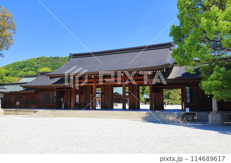 【奈良県】快晴の橿原神宮の南神門 114689617