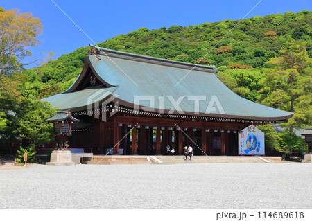 【奈良県】快晴の橿原神宮の外拝殿 114689618