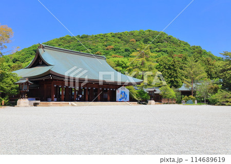 【奈良県】快晴の橿原神宮の外拝殿 114689619