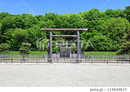 【奈良県】快晴の神武天皇 畝傍山東北陵 114689623