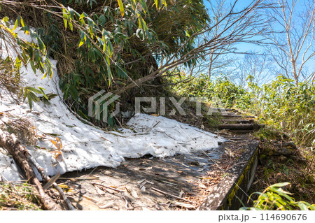 残雪の鷲ヶ岳（岐阜県郡上市高鷲町大鷲）※作品コメント欄に撮影位置 114690676