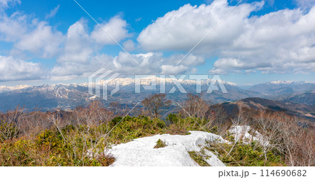 残雪の鷲ヶ岳の大展望（岐阜県郡上市高鷲町大鷲）※作品コメント欄に撮影位置 114690682