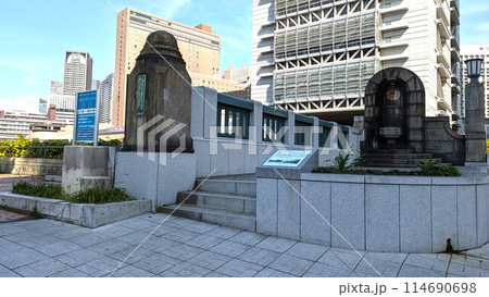 大阪国際会議場とリーガロイヤルホテルの前にかかる堂島大橋 大阪国際会議場とリーガロイヤルホテルの前にかかる堂島大橋 114690698
