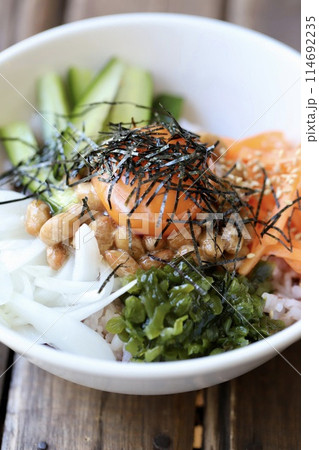甘酢漬け野菜たっぷりのヘルシー納豆丼 甘酢漬け野菜たっぷりのヘルシー納豆丼 114692235