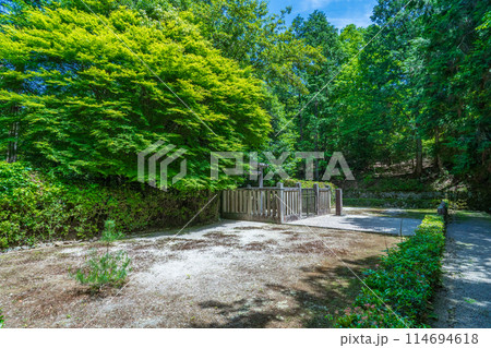 京都市右京区　第五十九代宇多天皇　大内山陵 114694618