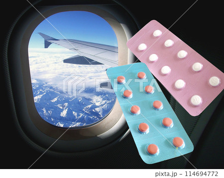 海外旅行の常備薬 飛行機 錠剤 医薬品 海外旅行の常備薬 飛行機 錠剤 医薬品 114694772