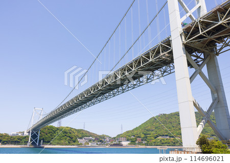 関門海峡と関門橋の風景 114696021