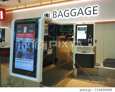空港の自動手荷物預け機 空港の自動手荷物預け機 114698906