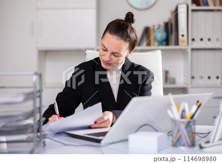Successful business woman using laptop at workplace 114698980