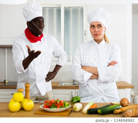 Chef and cook arguing in kitchen 114698982