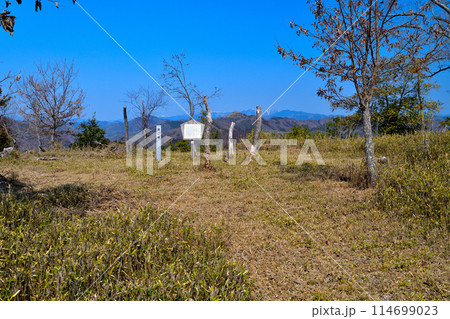 播磨国「長谷高山城」の「利神城」への眺望と曲輪 114699023
