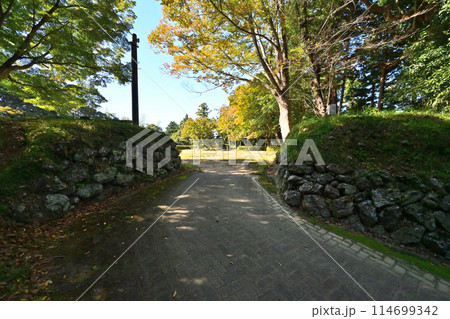 浜松市　遠江「二俣城」の石垣と曲輪 114699342