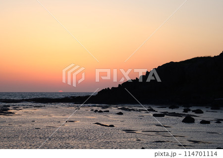 深浦の道の駅から見る夕日 深浦の道の駅から見る夕日 114701114