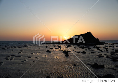 深浦の道の駅から見る夕日 深浦の道の駅から見る夕日 114701124