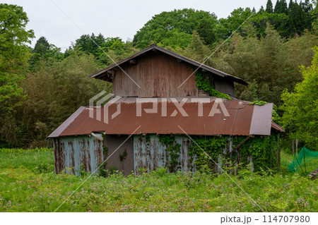 日本の岡山県の蒜山高原の古くてとても美しい建物 114707980