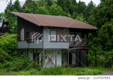 日本の岡山県の蒜山高原の古くてとても美しい建物 日本の岡山県の蒜山高原の古くてとても美しい建物 114707993