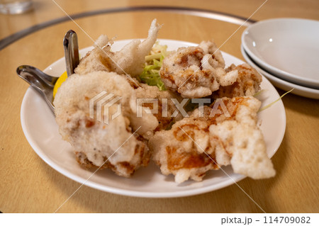 日本のとても美味しい鶏の唐揚げ 114709082