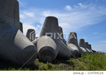 海岸の波消しブロック 114709128