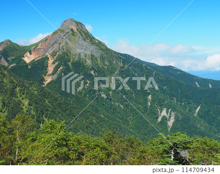 八ヶ岳・三ツ頭から望む赤岳 八ヶ岳・三ツ頭から望む赤岳 114709434