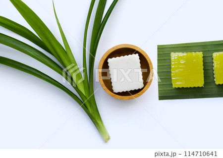 Pandan and coconut jelly. Thai Desserts. 114710641