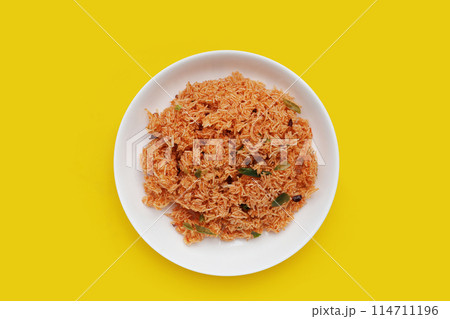 Sweet and sour crispy noodles 114711196