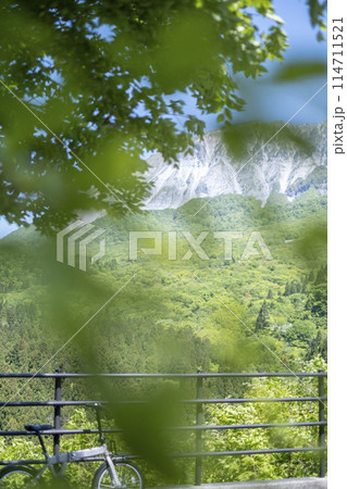 奥大山の新緑・初夏のサイクリングイメージ(鍵掛峠付近) 奥大山の新緑・初夏のサイクリングイメージ(鍵掛峠付近) 114711521