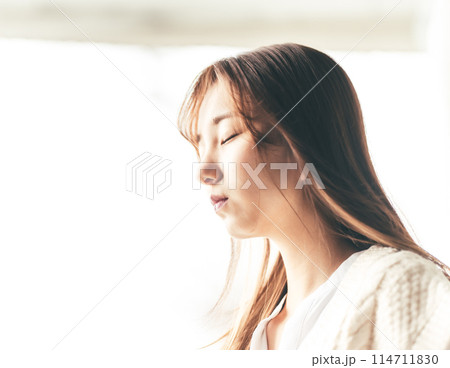 女性のソフトフォーカスな写真 女性のソフトフォーカスな写真 114711830